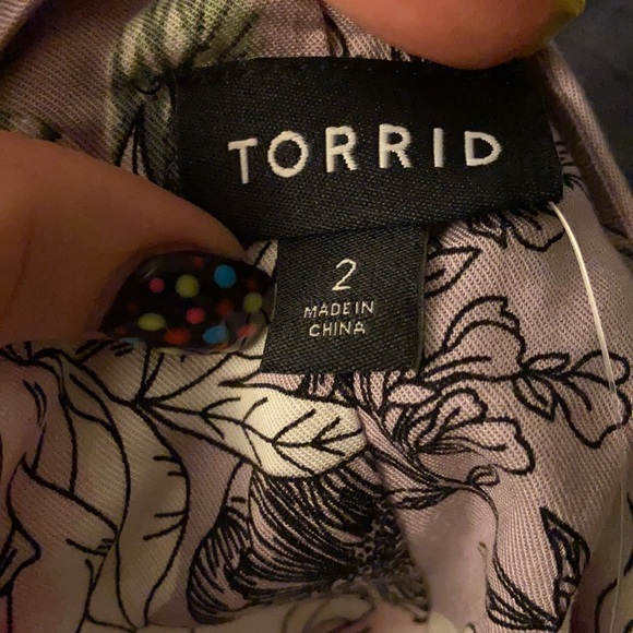 Nwt Torrid floral cropped jumpsuit - Picture 8 of 9